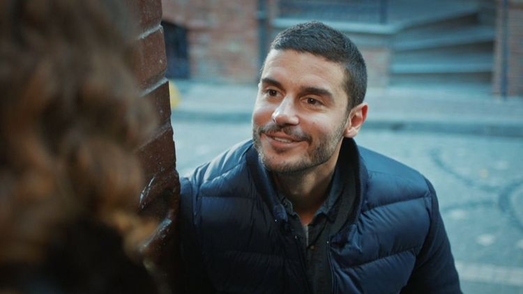 Ayşegül'ün yeni komşusu Can!