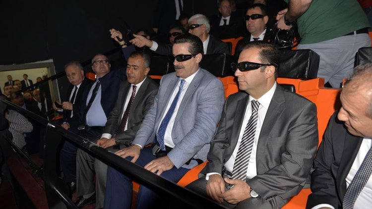 Bakan Çelik üç boyutlu film izledi