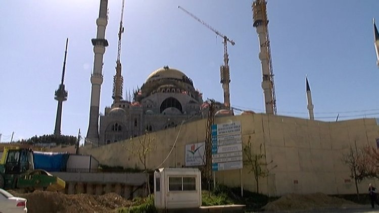 İnşası devam eden yeni çamlıca camii'nde işçi eylemi