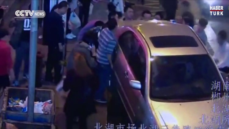 Çinli kadını el birliği ile kurtardılar