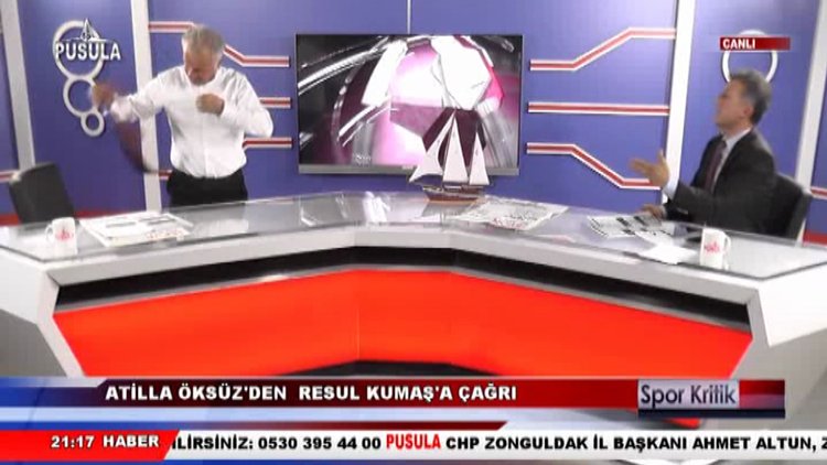 Stadyum tepkisini canlı yayında soyunarak gösterdi