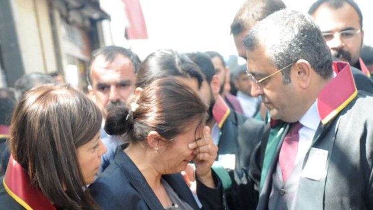 Türkan Elçi, ilk kez gittiği eşinin vurulduğu sokakta gözyaşı döktü