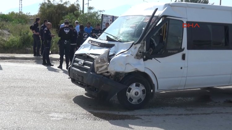 Çevik kuvvet minübüsü kaza yaptı: 7 polis yaralı