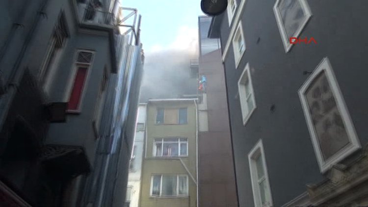Emek sineması'nda yangın paniği