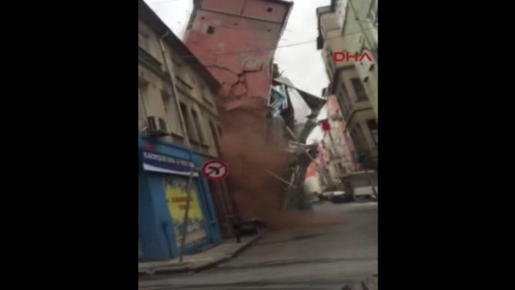 Beyoğlu'nda bina çöktü