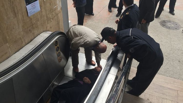 40 yıllık eşi başından hiç ayrılmadı