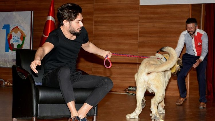 Şovmen Hayrettin'in, sahnede zor anları