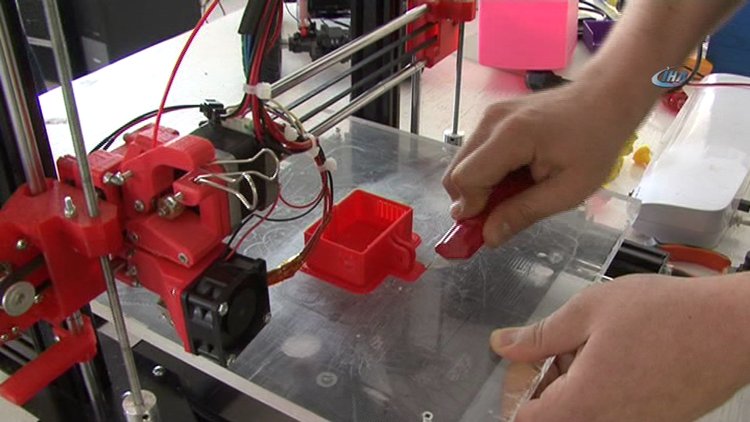 Erciyesli öğrenciler üç boyutlu yazıcı sistemi geliştirdiler