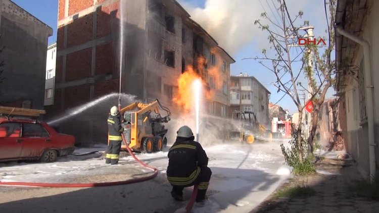 Eskişehir'de iş makinası doğalgaz borusunu patlattı!