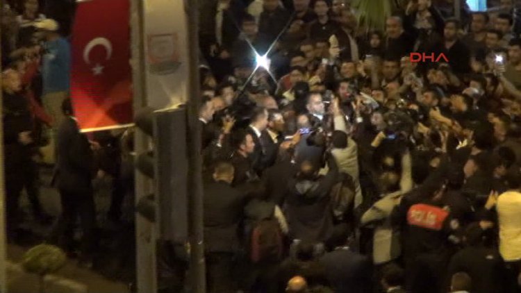 Davutoğlu ezilme tehlikesi geçirdi