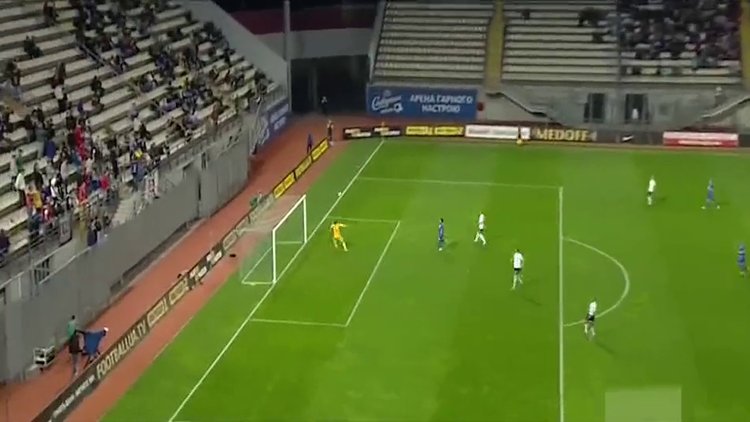 Kalecinin 70 metreden attığı gol sayılmadı!
