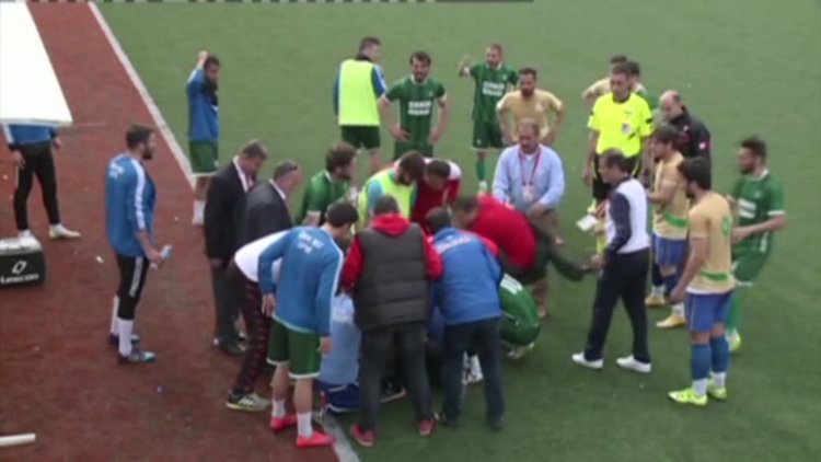 Sahaya atlayan doktor, futbolcunun hayatını kurtardı!