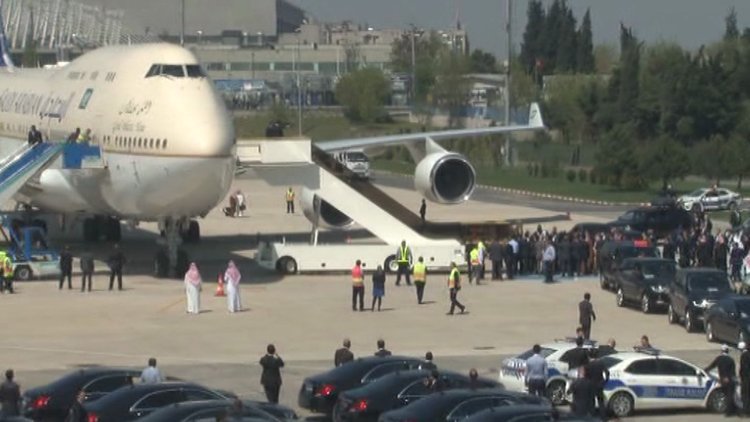 Suudi kralı'na 100 araçlı konvoy