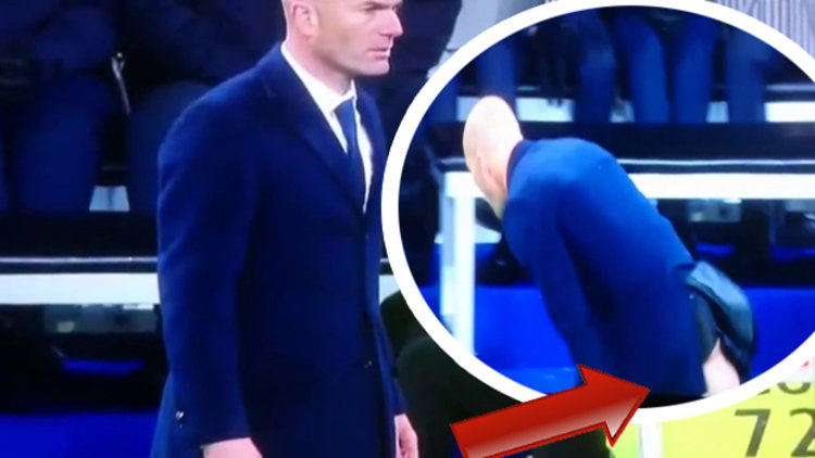 Zidane'ın pantolonu yırtıldı