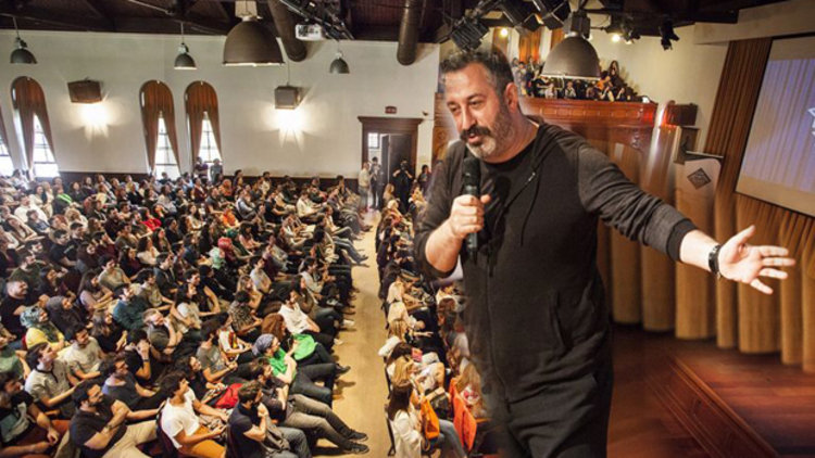 Cem Yılmaz'a Boğaziçi Üniversitesi'nden ''En Sevilen Mezun'' Ödülü