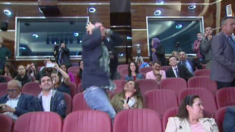 Atamasını ekranda görünce böyle sevindi