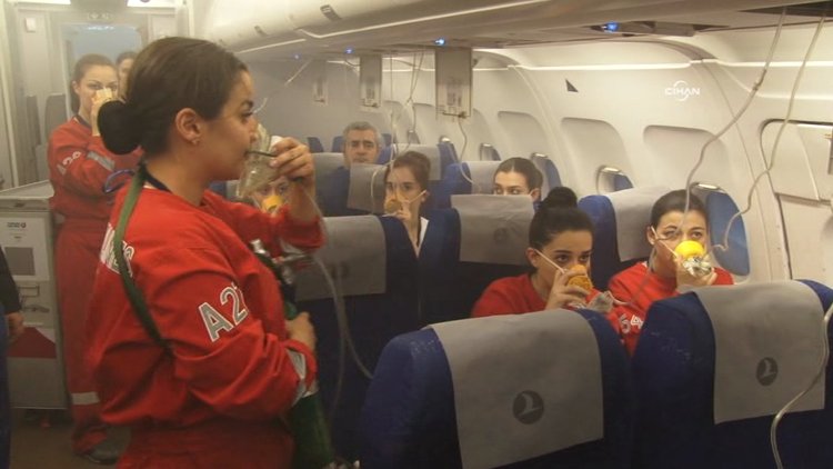 Hosteslere komanda eğitimi