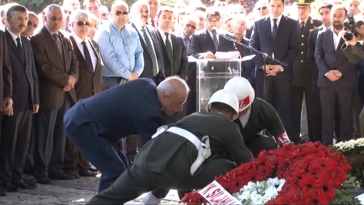 8. Cumhurbaşkanı Özal, mezarı başında anıldı
