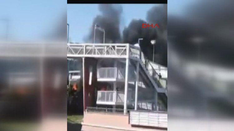 Topkapı'da metrobüs yangını