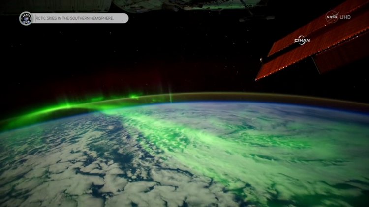 Kutup ışıklarının uzaydan görünümü nefes kesti
