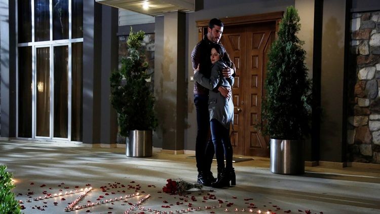 Ayşegül, Can'a evlenme teklifi etti!