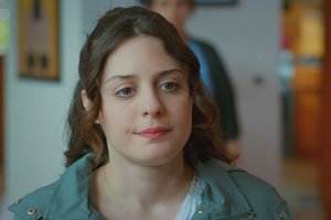 Evine geri dönen Ayşegül anılarıyla baş başa!