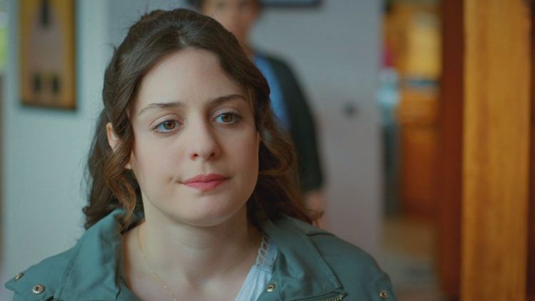 Evine geri dönen Ayşegül anılarıyla baş başa!