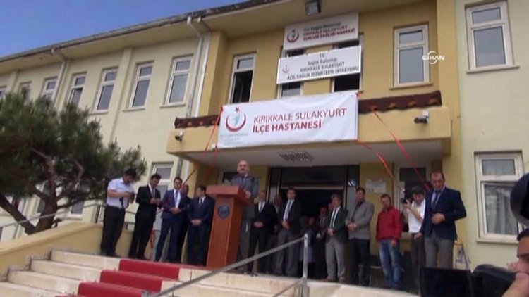 Sağlık Bakanı Müezzinoğlu, ayakkabılarını çıkaran ninenin ismini hastaneye verdi
