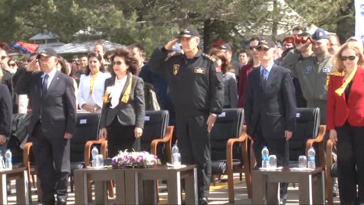 SOLOTÜRK 5'nci yaş gününde şehitler için uçtu