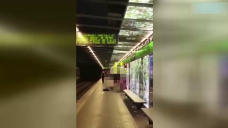 Metroda cinsel ilişkiye girdiler! (+18)