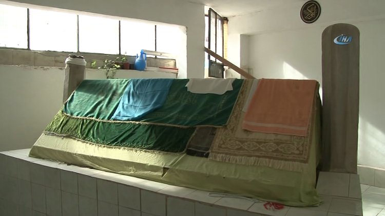 Türbe üzerine apartman