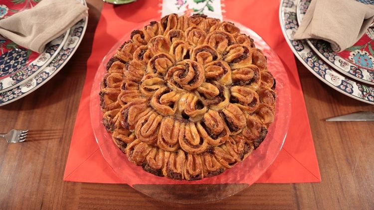 Azerbaycan çay saatinden Kıymalı Maydanozlu Kek