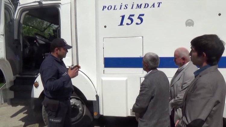 Polisten huzurevine "TOMA'lı" ziyaret