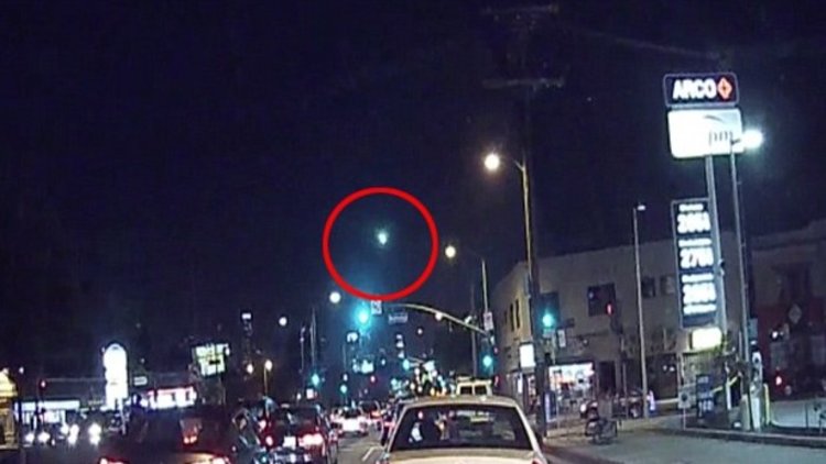 GİZEMLİ YEŞİL IŞIK TOPU