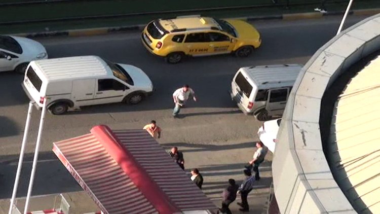 Alkollü sürücü polise davul tokmağı ile saldırdı