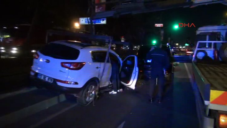Ferhat Göçer'in bulunduğu araç kazaya karıştı