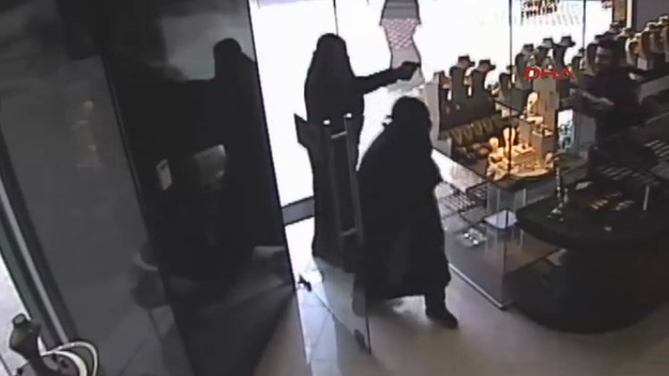 Diyarbakır'da kara çarşaflı silahlı soygun çetesi çökertildi