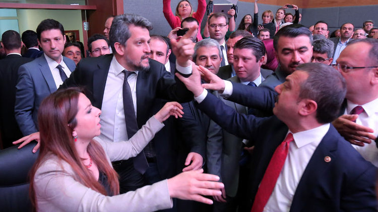 Vekiller neden yumruklaştı?