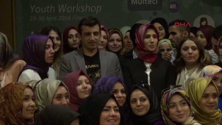 Sümeyye Erdoğan ve nişanlısı Selçuk Bayraktar ilk defa yanyana görüntülendi