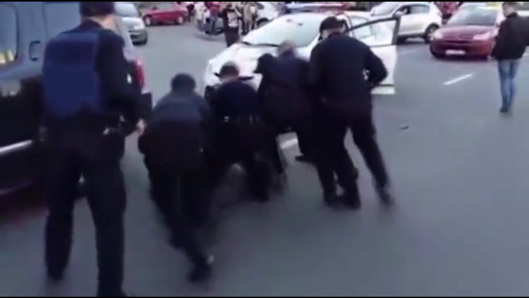 Şampiyon güreşçi 7 polisle kavga etti