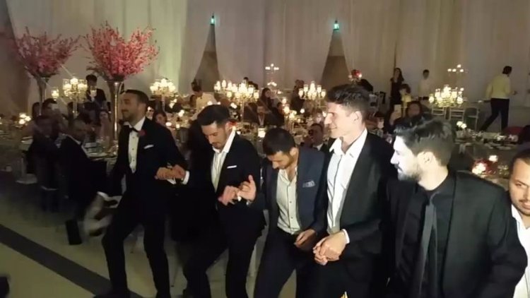 Mario Gomez'den halay şov!