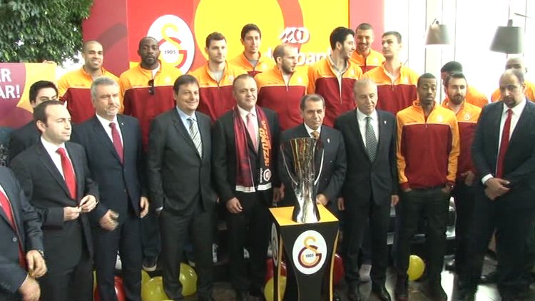 Dursun Özbek!'ten dostluk mesajı