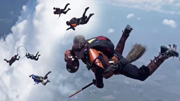 Harry Potter'ın uçan süpürgeli maçı gerçek oldu!