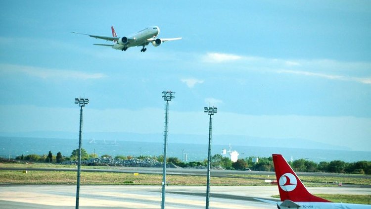THY pilotu inişte ambulans istedi!