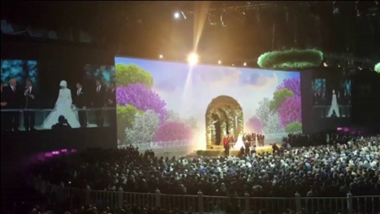 Abdullah Gül nikah cüzdanını Sümeyye Erdoğan'a verdi