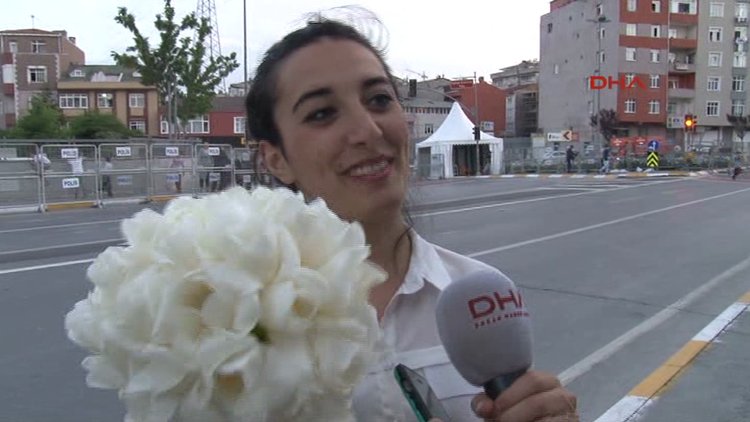 Erdoğan'ın buketini üniversite öğrencisi Neslihan Durmaz kaptı