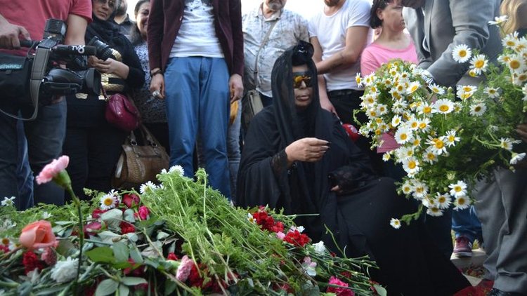 Bülent Ersoy gözyaşlarını tutamadı!