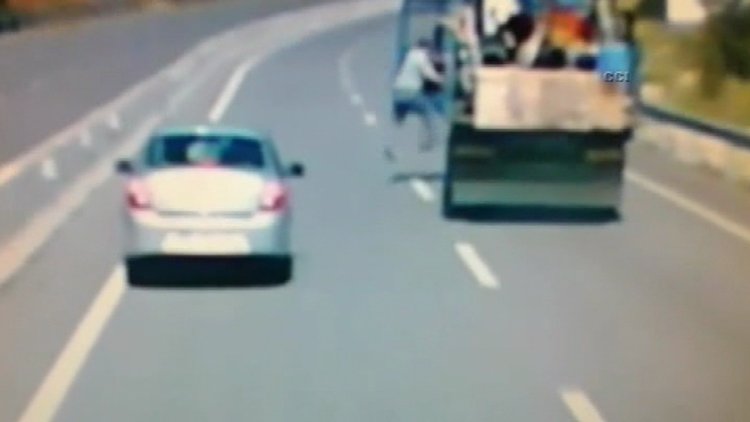 Freni patlayan kamyondan böyle atladı