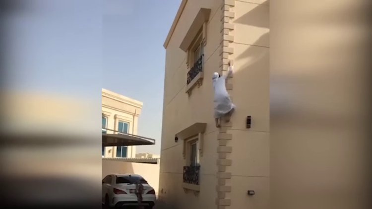 Binaya tırmanan adamdan anlamsız hareketler!