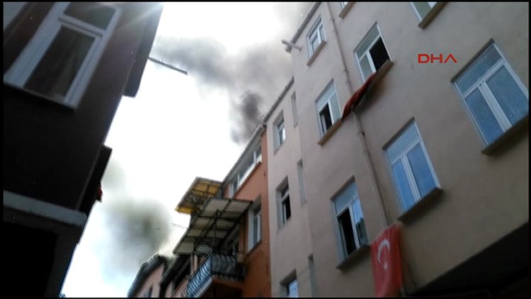 Balat'ta 3 katlı binada yangın